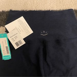 NWT Beyond Yoga Navy Gabriela Midi Performance Leggings (S)